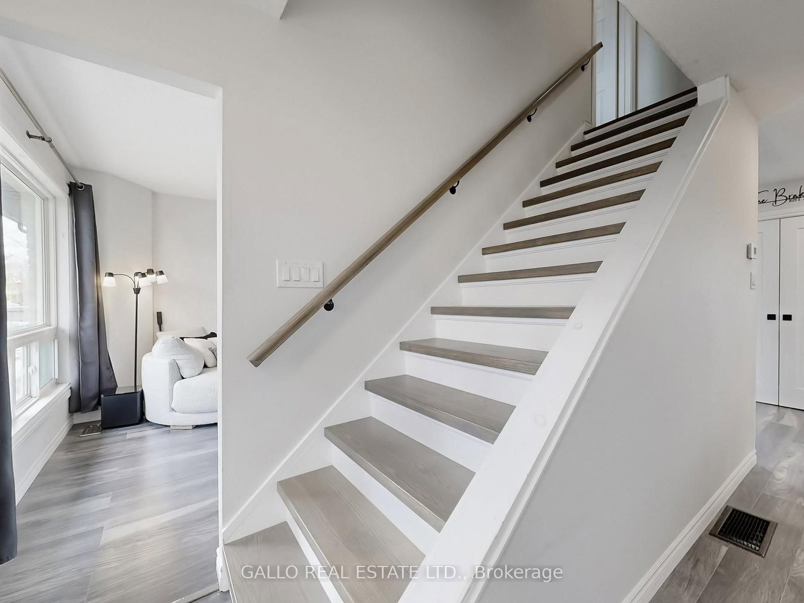 630 Highland Crescent • Brock, ON photo 3