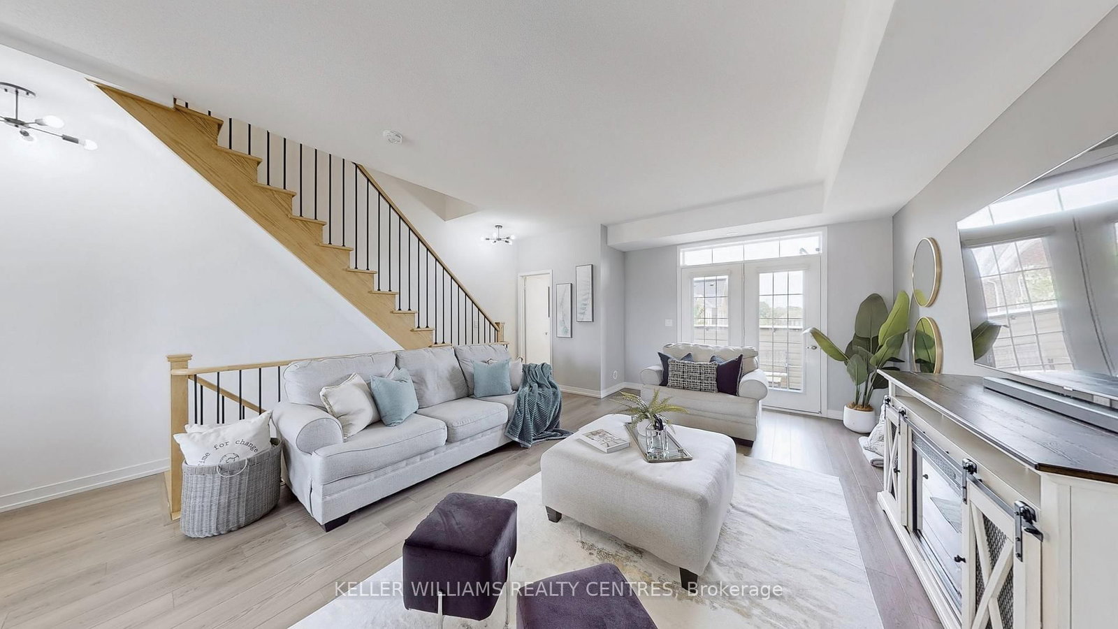 189 Harding Park Street • Newmarket, ON photo 3