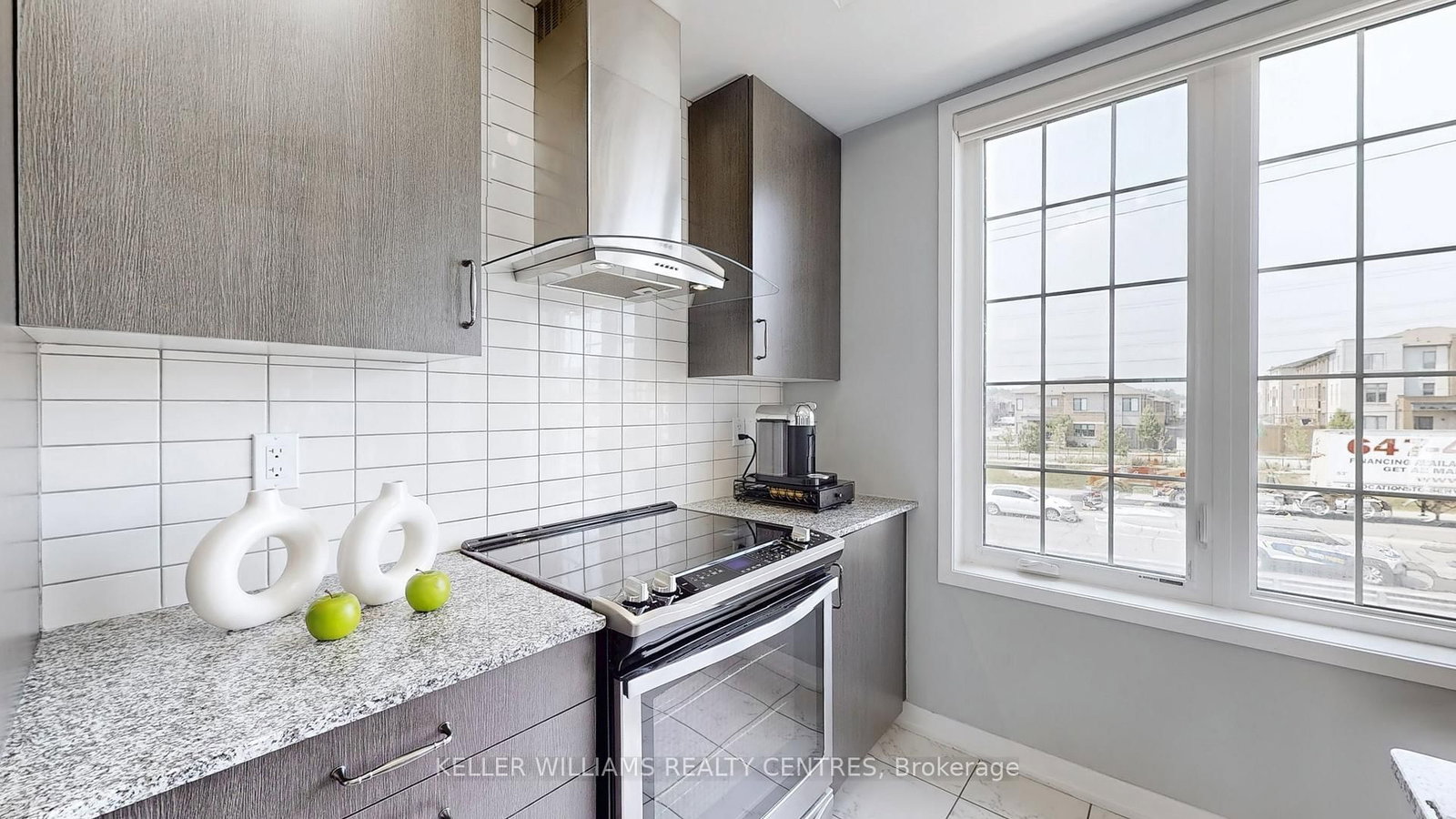 189 Harding Park Street • Newmarket, ON photo 8