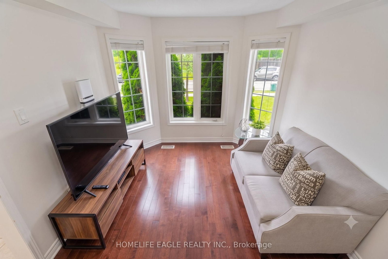 135 Wainscot Avenue • Newmarket, ON photo 10