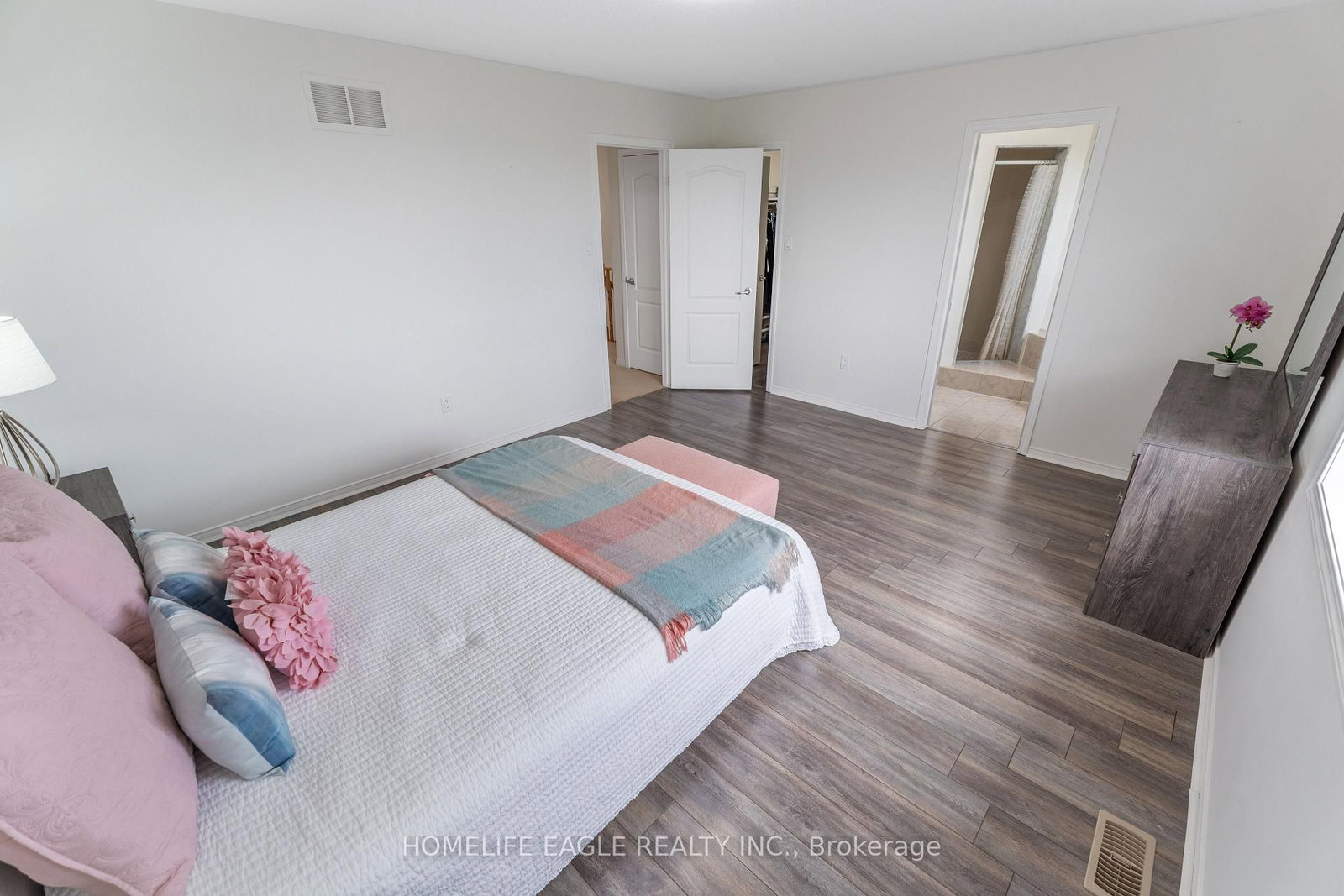 135 Wainscot Avenue • Newmarket, ON photo 12