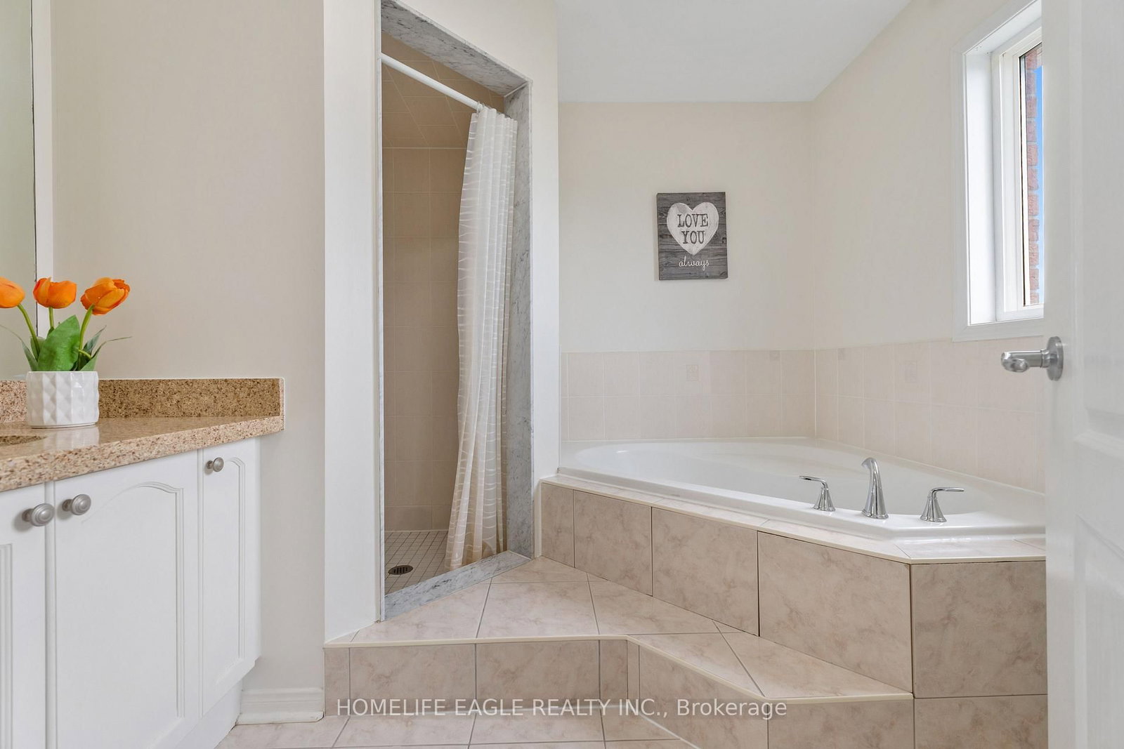 135 Wainscot Avenue • Newmarket, ON photo 13