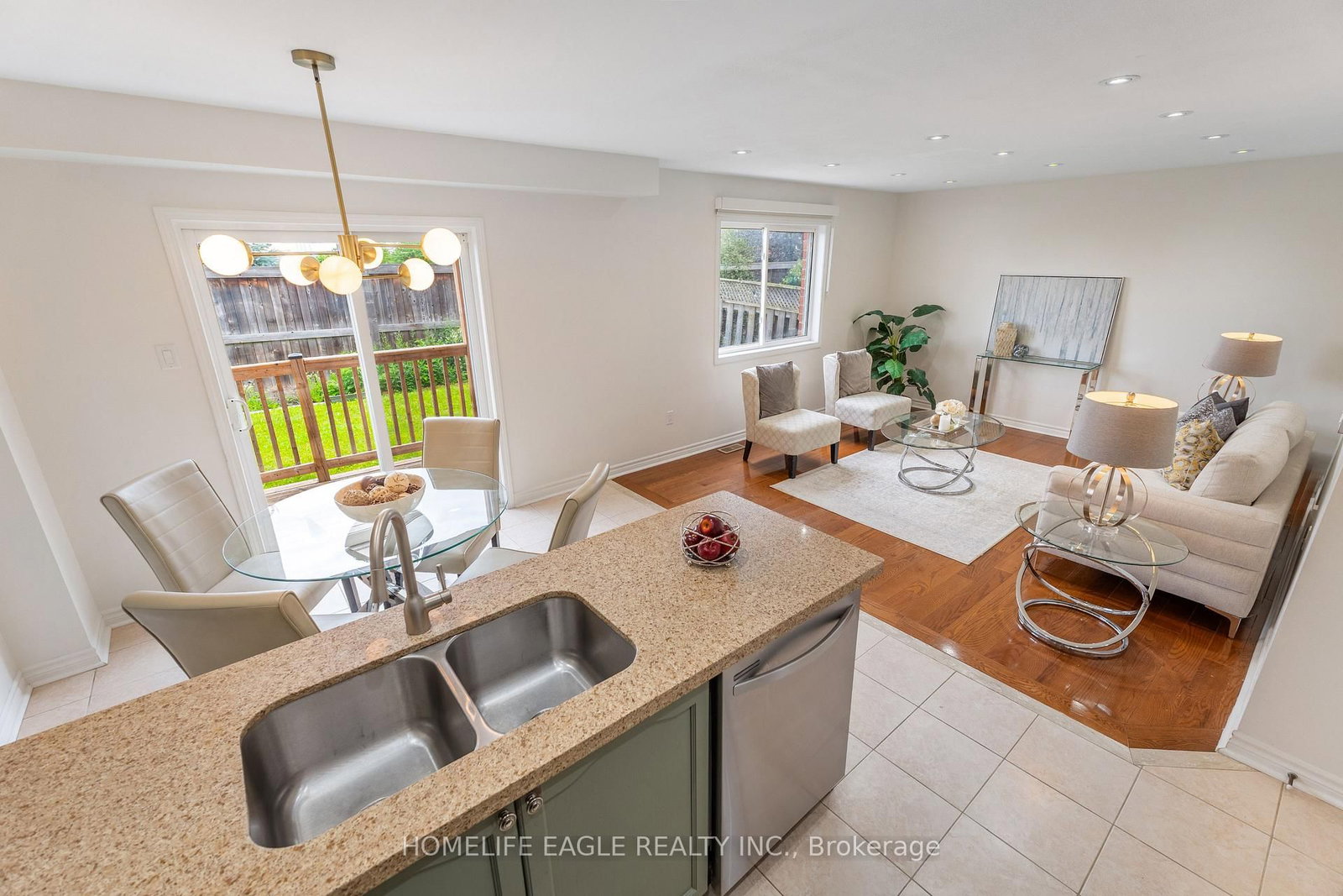 135 Wainscot Avenue • Newmarket, ON photo 4