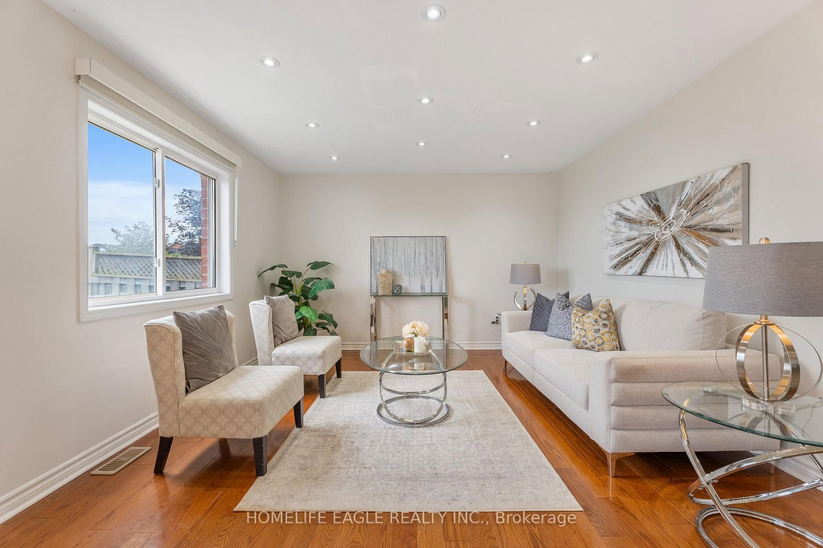 135 Wainscot Avenue • Newmarket, ON photo 5