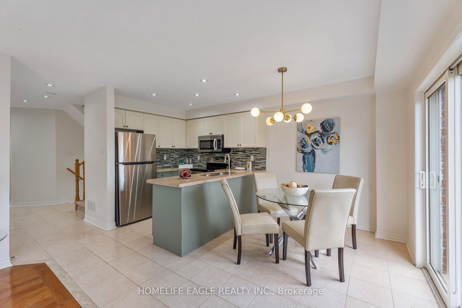 135 Wainscot Avenue • Newmarket, ON photo 7