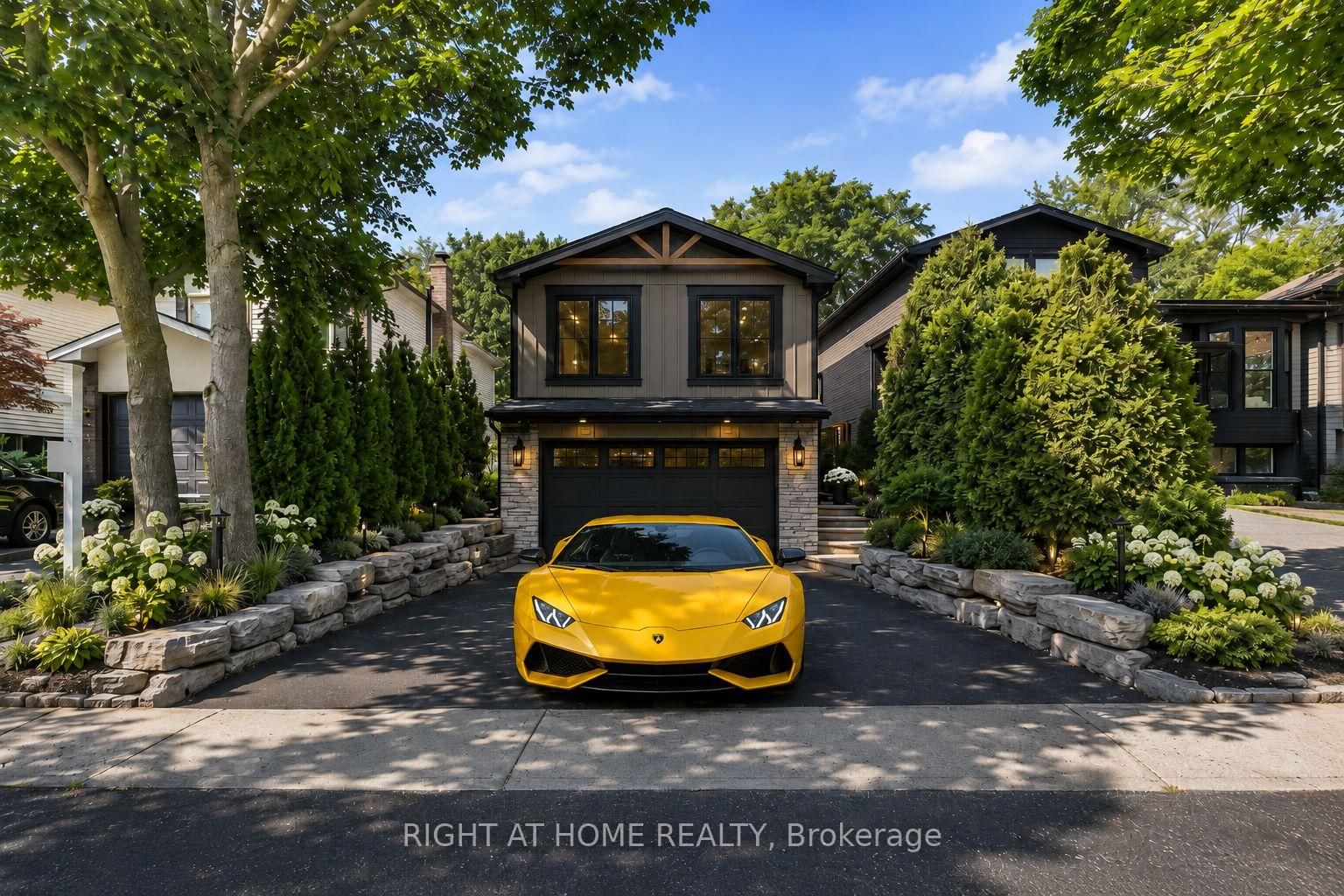 168 Springhead Gardens • Richmond Hill, ON photo 1