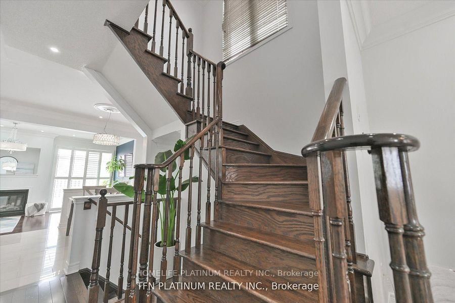 29 Brown Lane • Whitchurch-Stouffville, ON photo 16