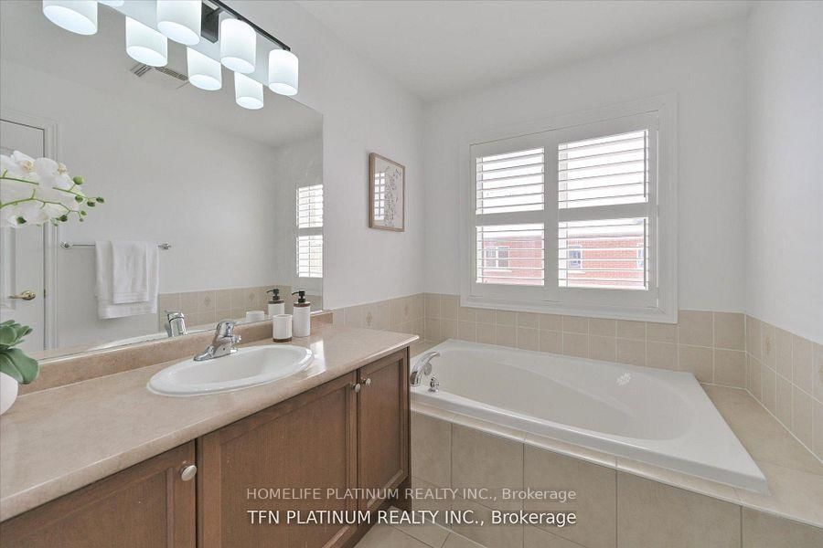 29 Brown Lane • Whitchurch-Stouffville, ON photo 22