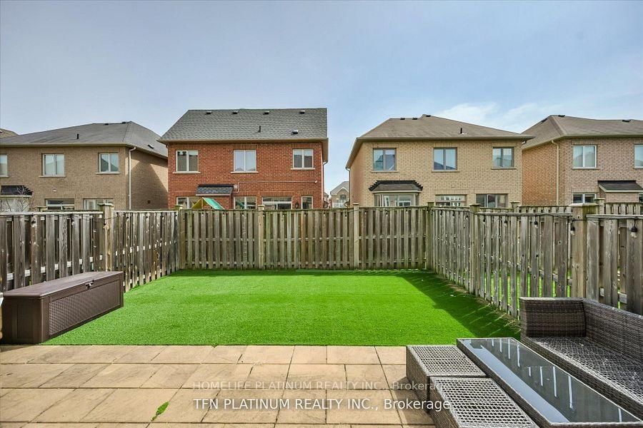 29 Brown Lane • Whitchurch-Stouffville, ON photo 30