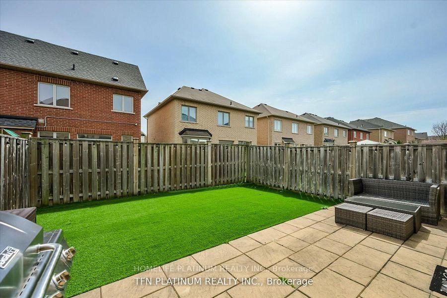 29 Brown Lane • Whitchurch-Stouffville, ON photo 32
