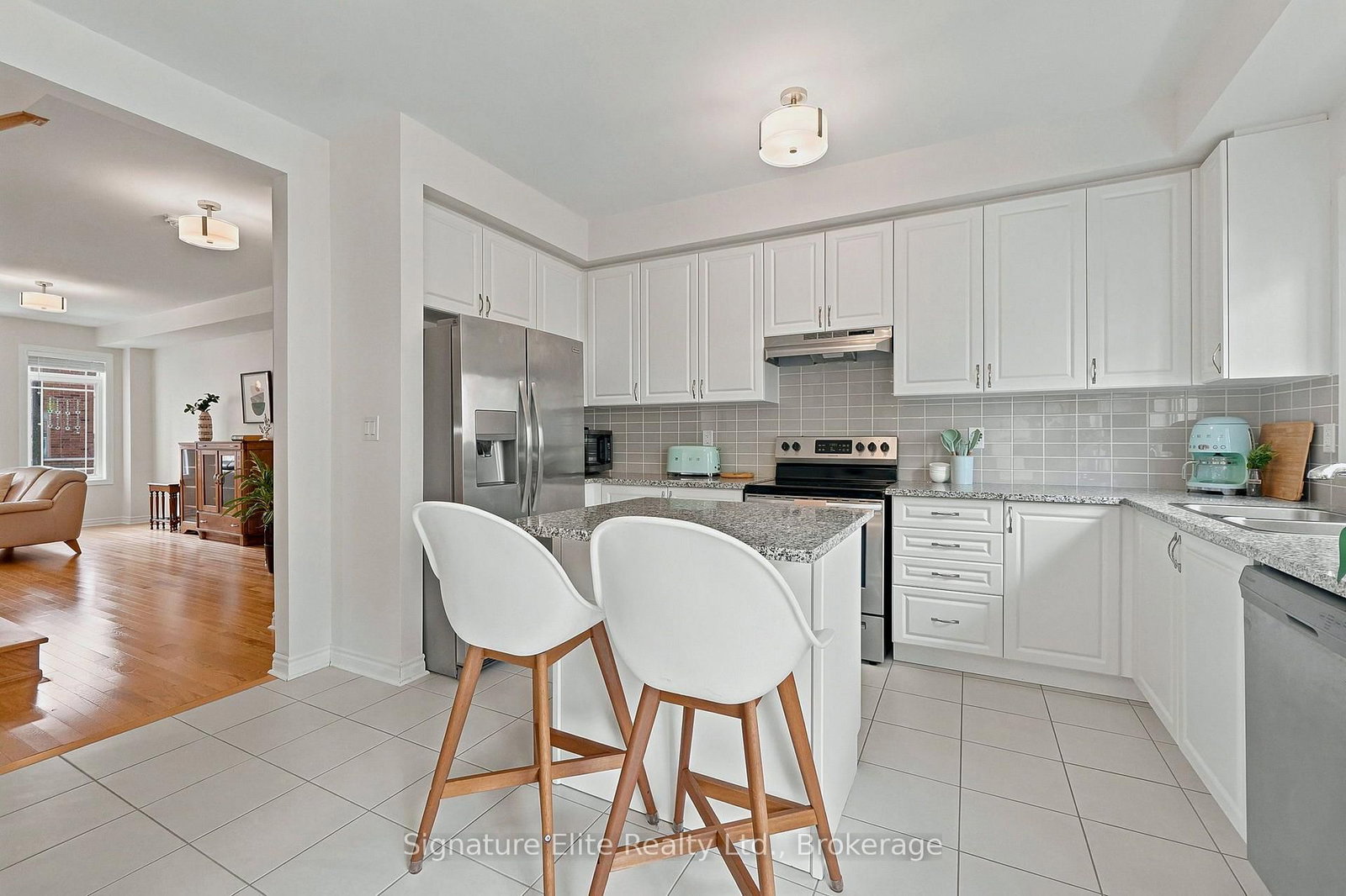 114 Gordon Circle • Newmarket, ON photo 8