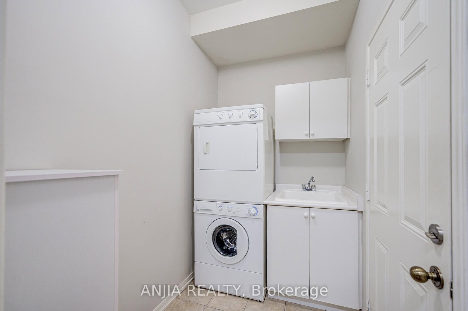 29 Butterwood Lane • Whitchurch-Stouffville, ON photo 12