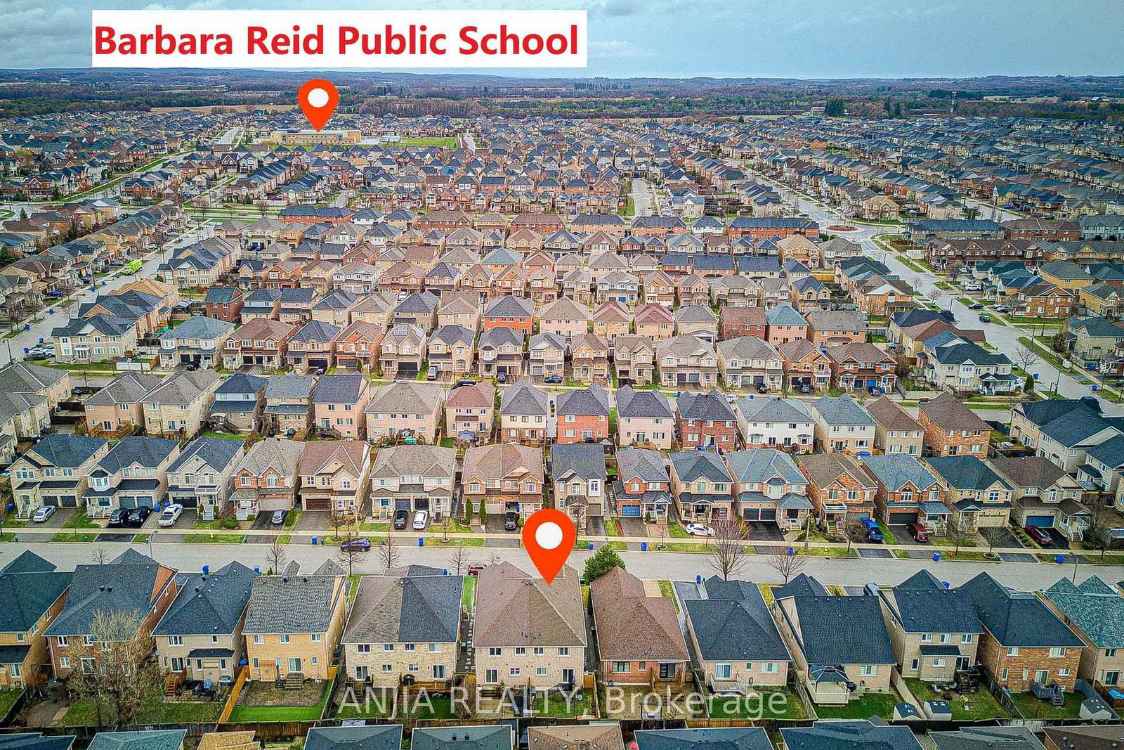29 Butterwood Lane • Whitchurch-Stouffville, ON photo 2