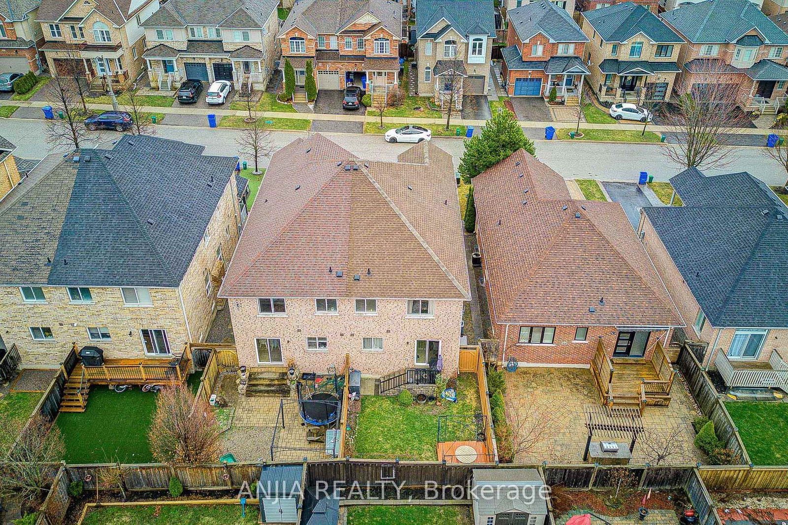 29 Butterwood Lane • Whitchurch-Stouffville, ON photo 5