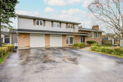 Detached House for sale at 11 George Street, East Gwillimbury, Ontario, L0G 1V0 - Sharon - MLS: N13697426
