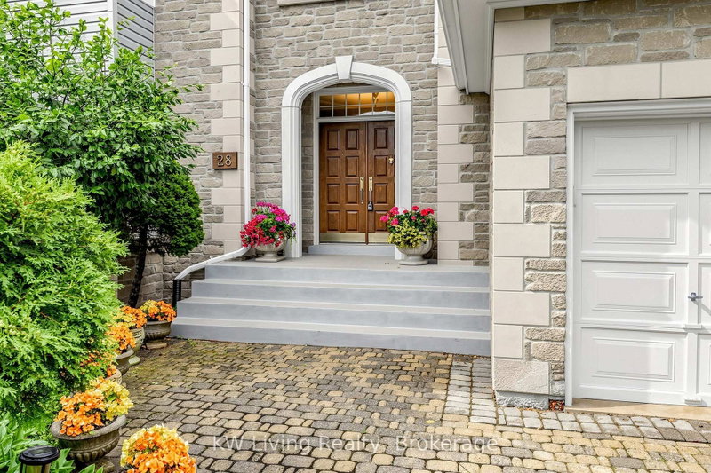 28 Edmund Crescent