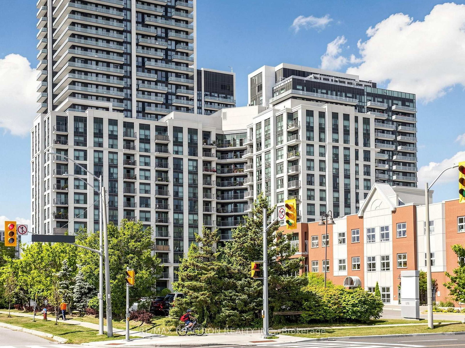 185 Oneida Crescent • #918 • Richmond Hill, ON photo 1