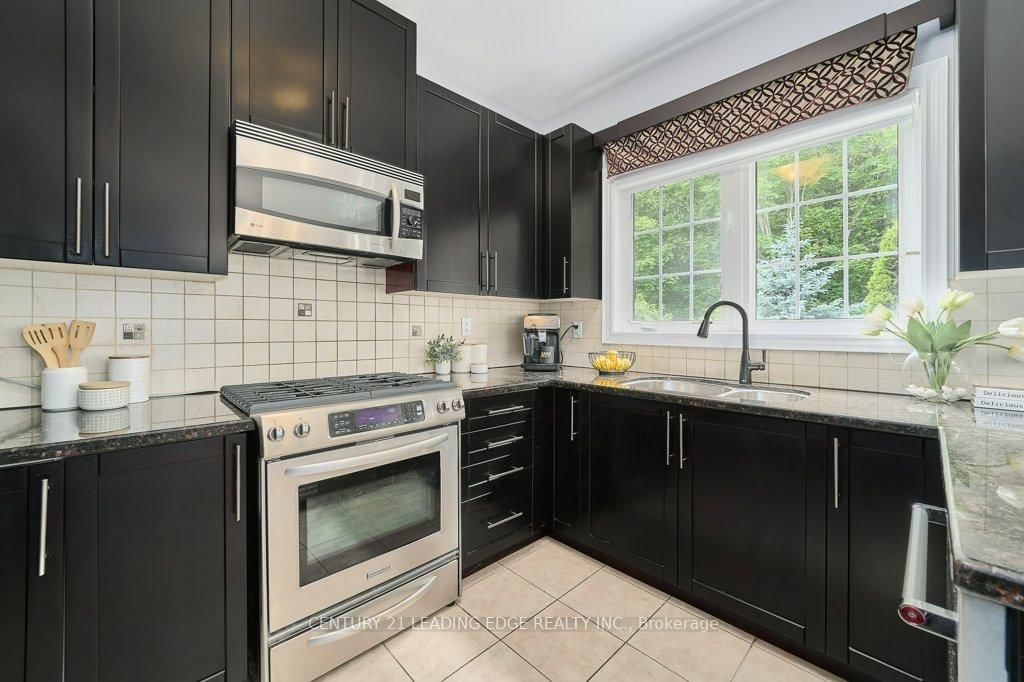 382 Via Campanile • Vaughan, ON photo 18