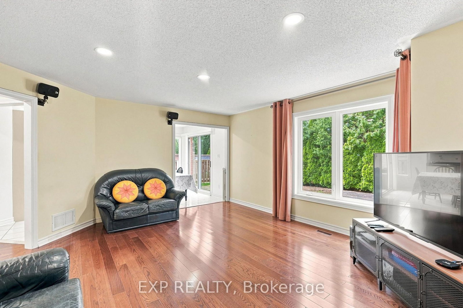 21 Cantex Court • Richmond Hill, ON photo 12