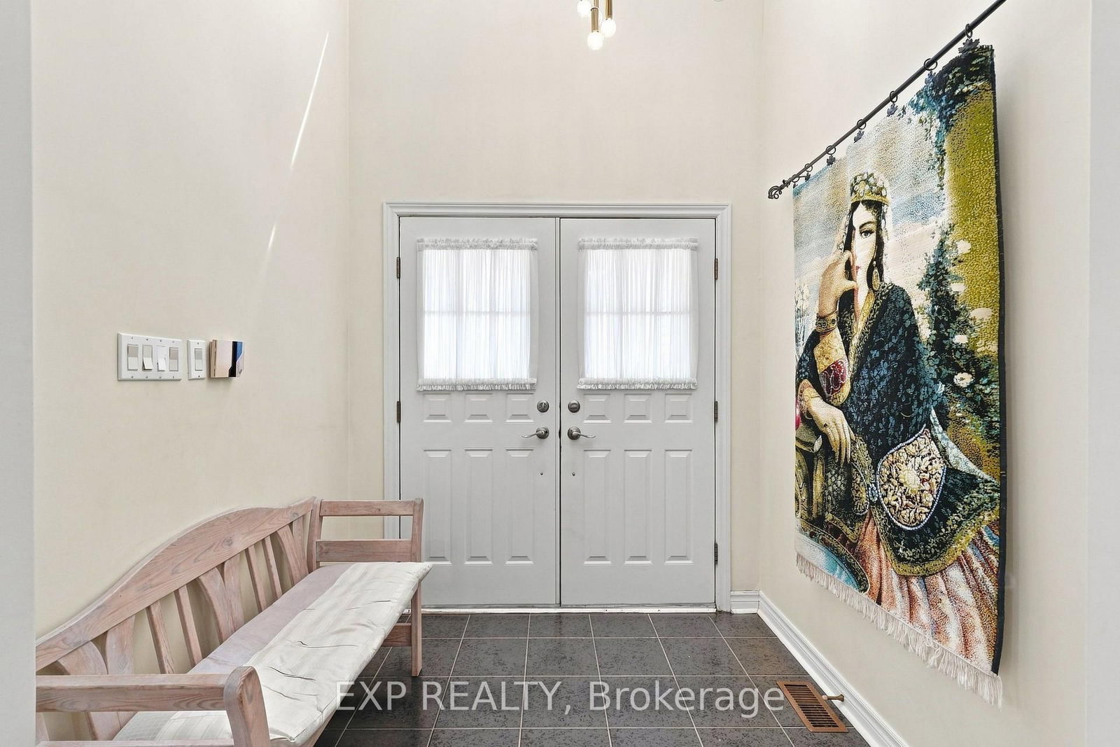 21 Cantex Court • Richmond Hill, ON photo 4