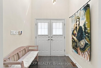21 Cantex Court • Richmond Hill, ON photo 4