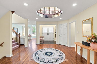 21 Cantex Court • Richmond Hill, ON photo 5