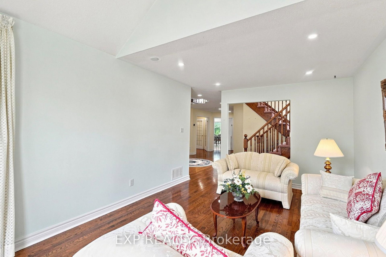 21 Cantex Court • Richmond Hill, ON photo 9