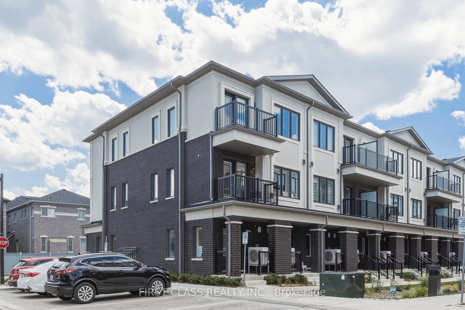 224 Matawin Lane • Richmond Hill, ON photo 2