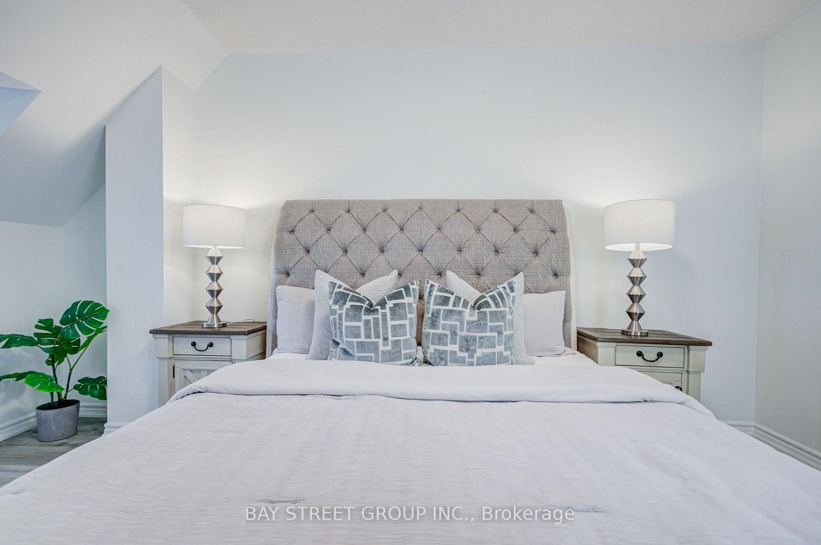 5 Luxton Avenue • Aurora, ON photo 28