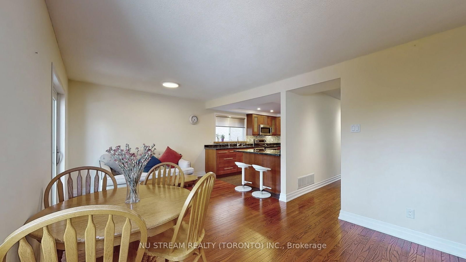 15 Bond Crescent • Richmond Hill, ON photo 11