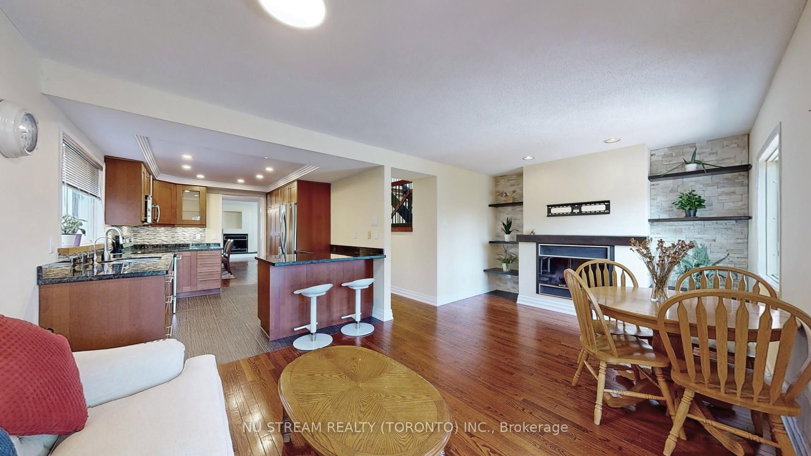 15 Bond Crescent • Richmond Hill, ON photo 12