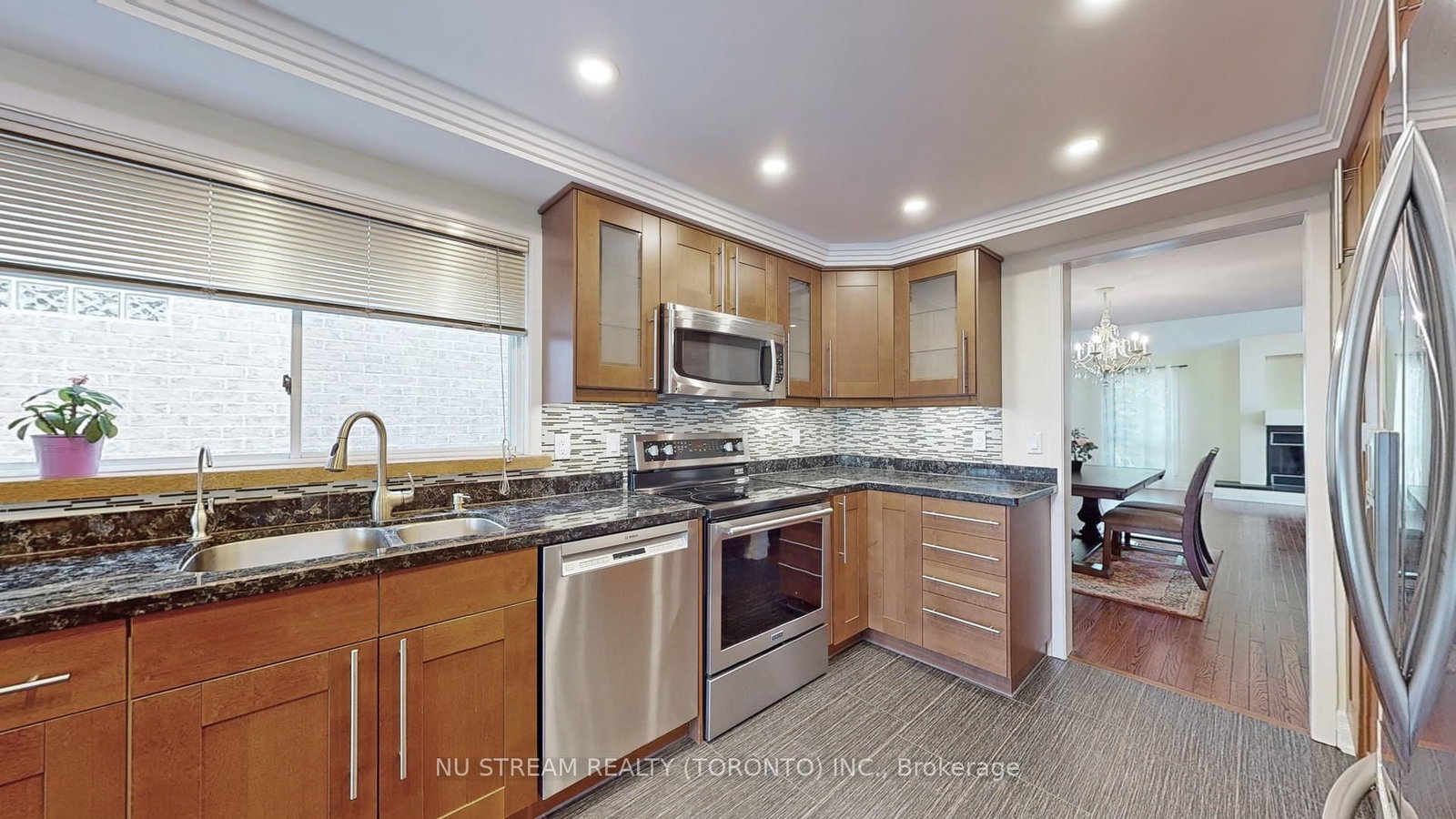 15 Bond Crescent • Richmond Hill, ON photo 13