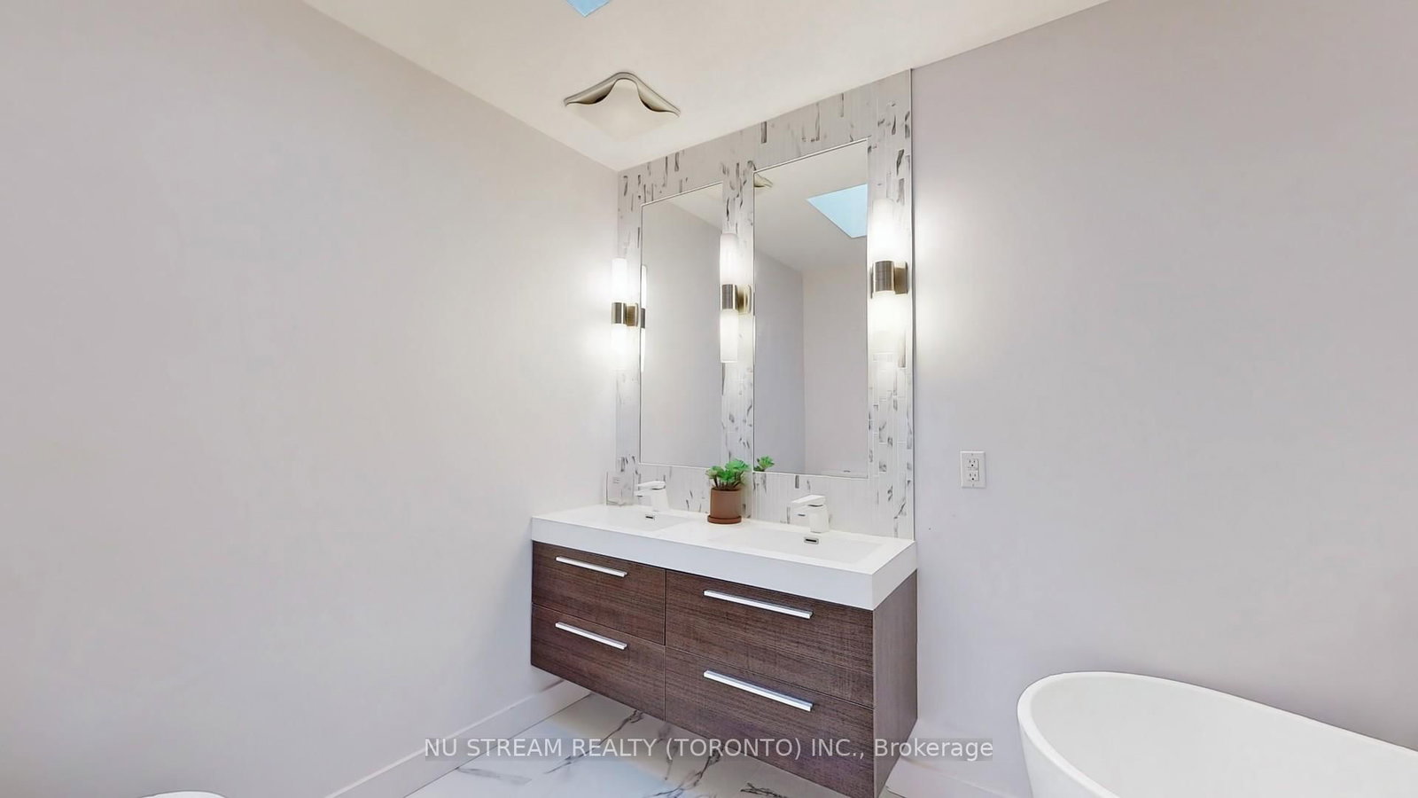 15 Bond Crescent • Richmond Hill, ON photo 25
