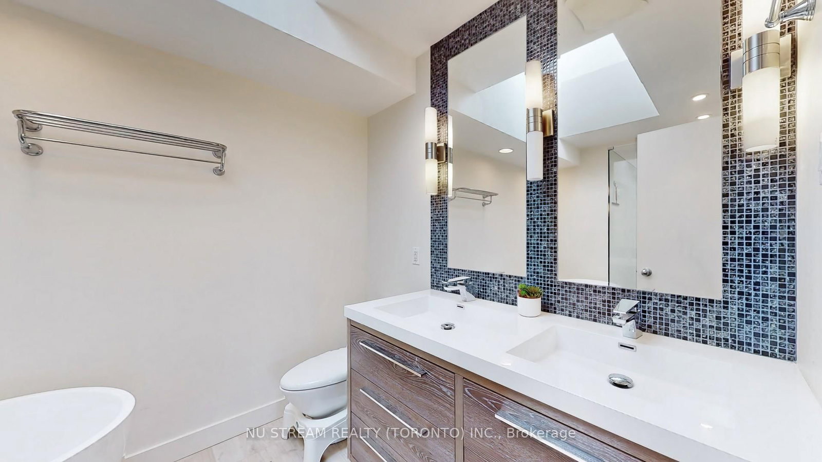 15 Bond Crescent • Richmond Hill, ON photo 28