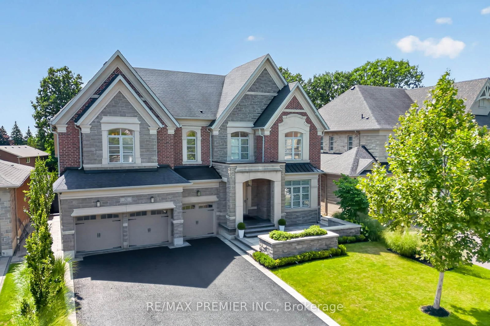 31 Sarracini Crescent • Vaughan, ON photo 1