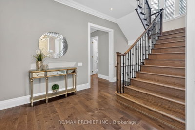 31 Sarracini Crescent • Vaughan, ON photo 8
