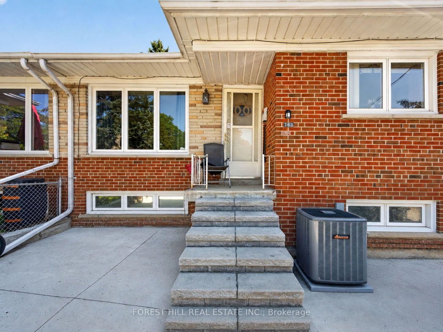 361 Blue Grass Boulevard • Richmond Hill, ON photo 1