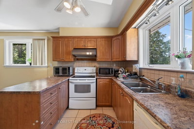 361 Blue Grass Boulevard • Richmond Hill, ON photo 4