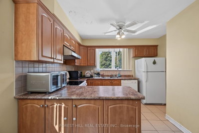 361 Blue Grass Boulevard • Richmond Hill, ON photo 5