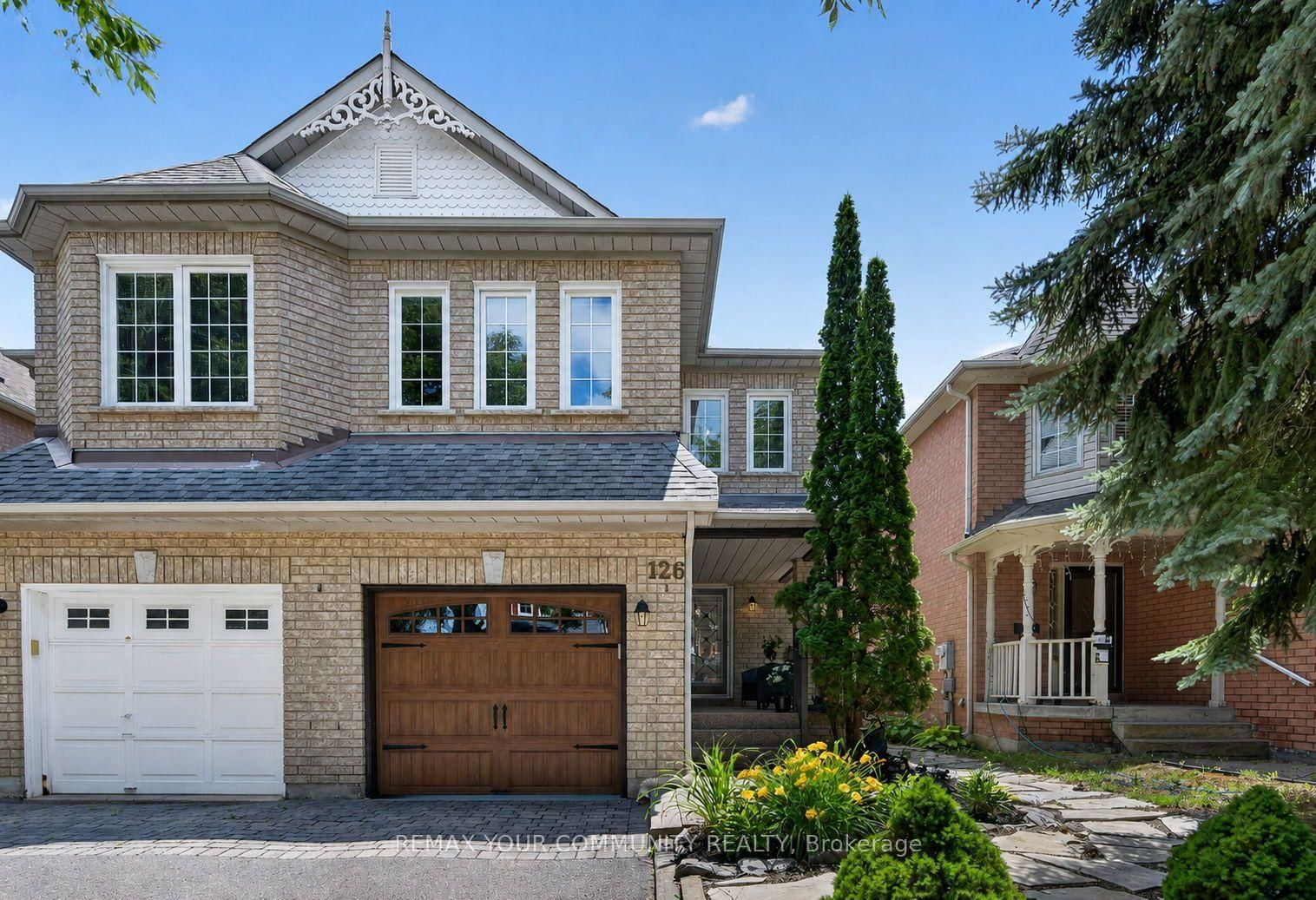 126 Woodroof Crescent • Aurora, ON photo 1