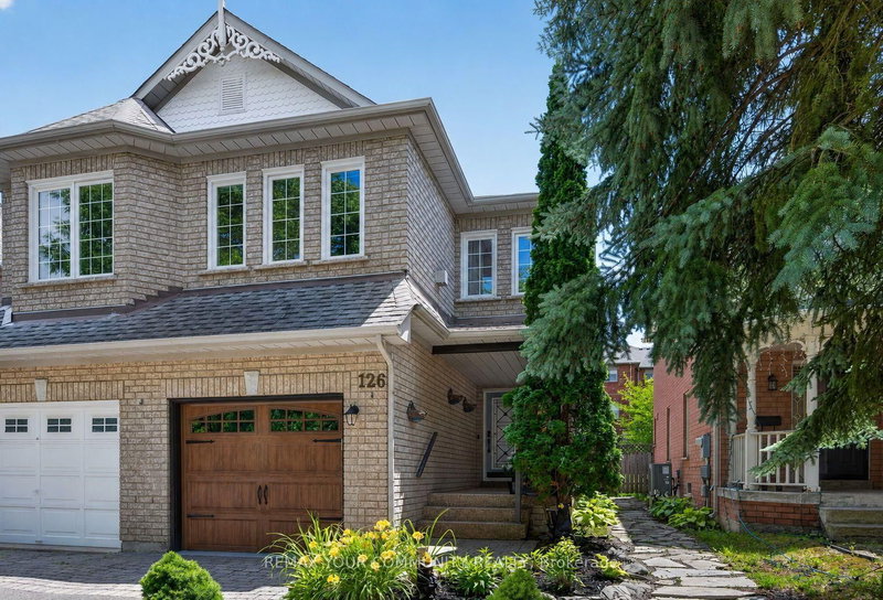 126 Woodroof Crescent