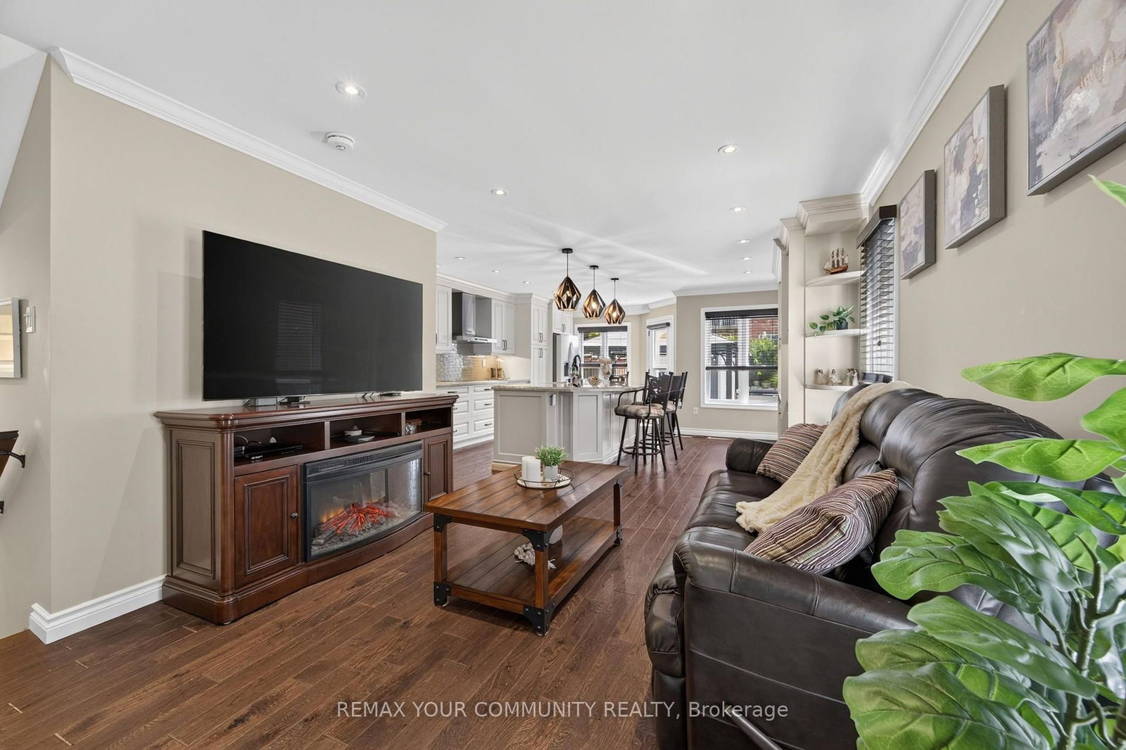 126 Woodroof Crescent • Aurora, ON photo 8