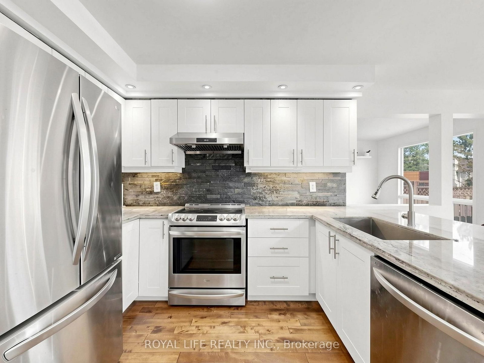 985 Linden Street • Innisfil, ON photo 11