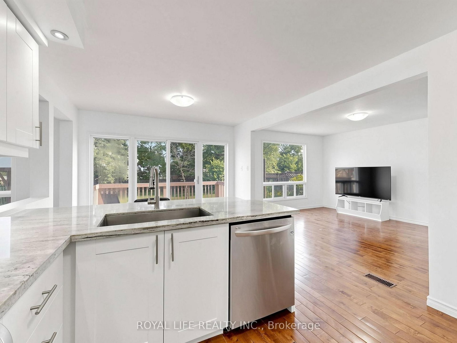 985 Linden Street • Innisfil, ON photo 12