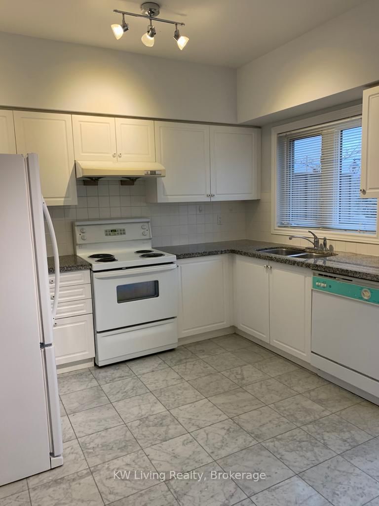 9133 Bayview Ave photo 5
