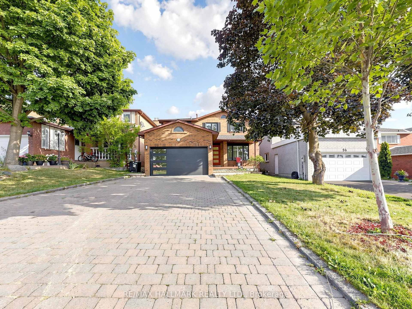 58 Marchwood Crescent • Richmond Hill, ON photo 2