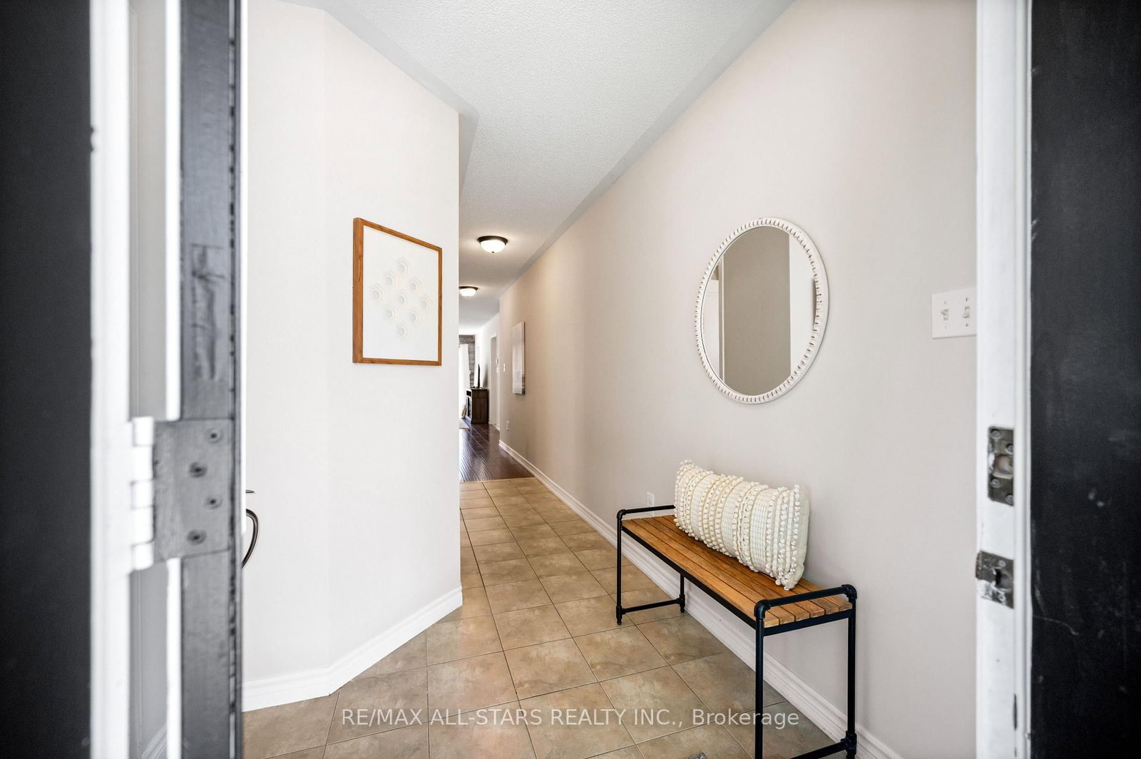 195 Richard Underhill Avenue • Whitchurch-Stouffville, ON photo 3