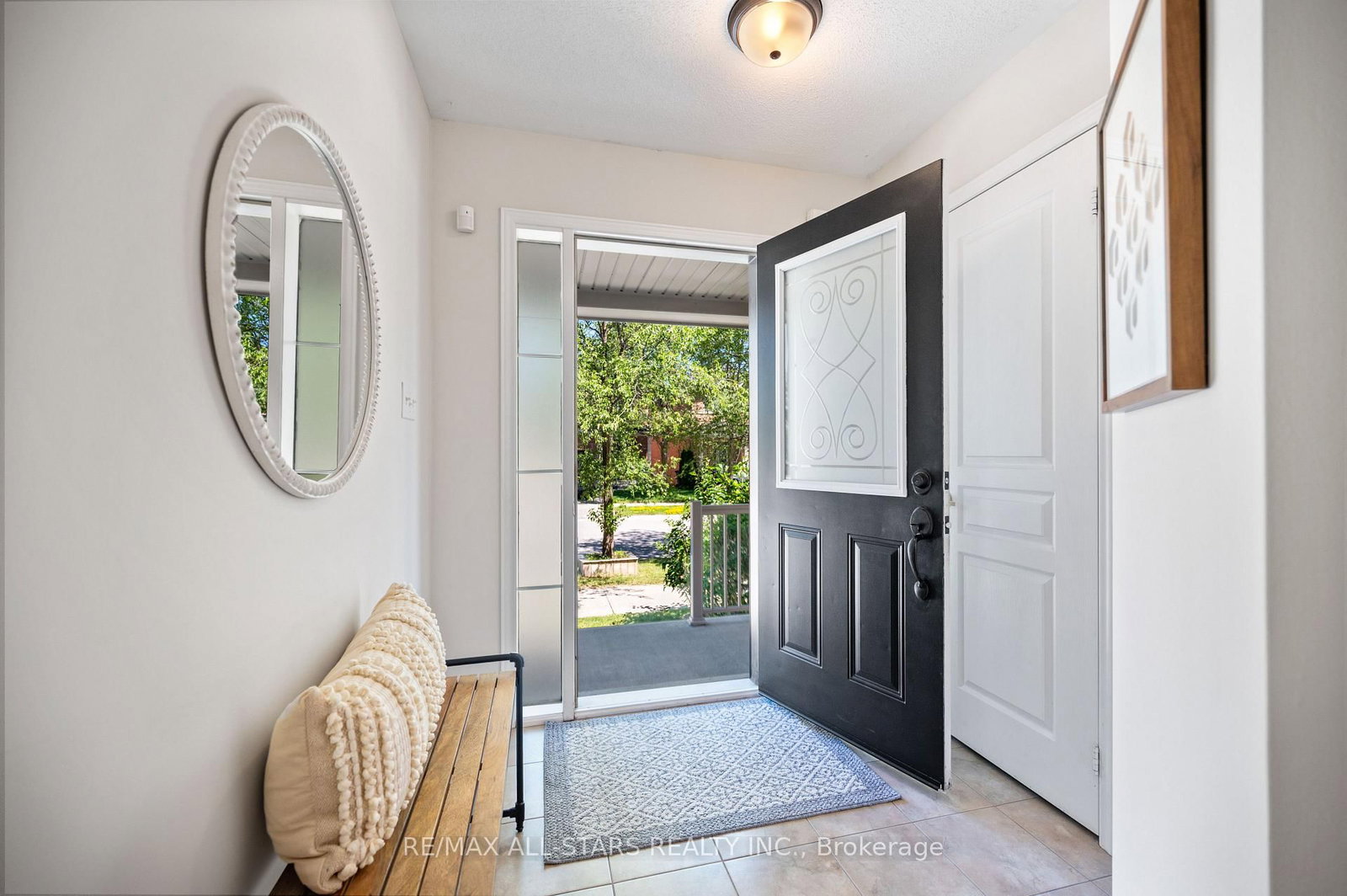 195 Richard Underhill Avenue • Whitchurch-Stouffville, ON photo 4