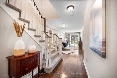 195 Richard Underhill Avenue • Whitchurch-Stouffville, ON photo 5