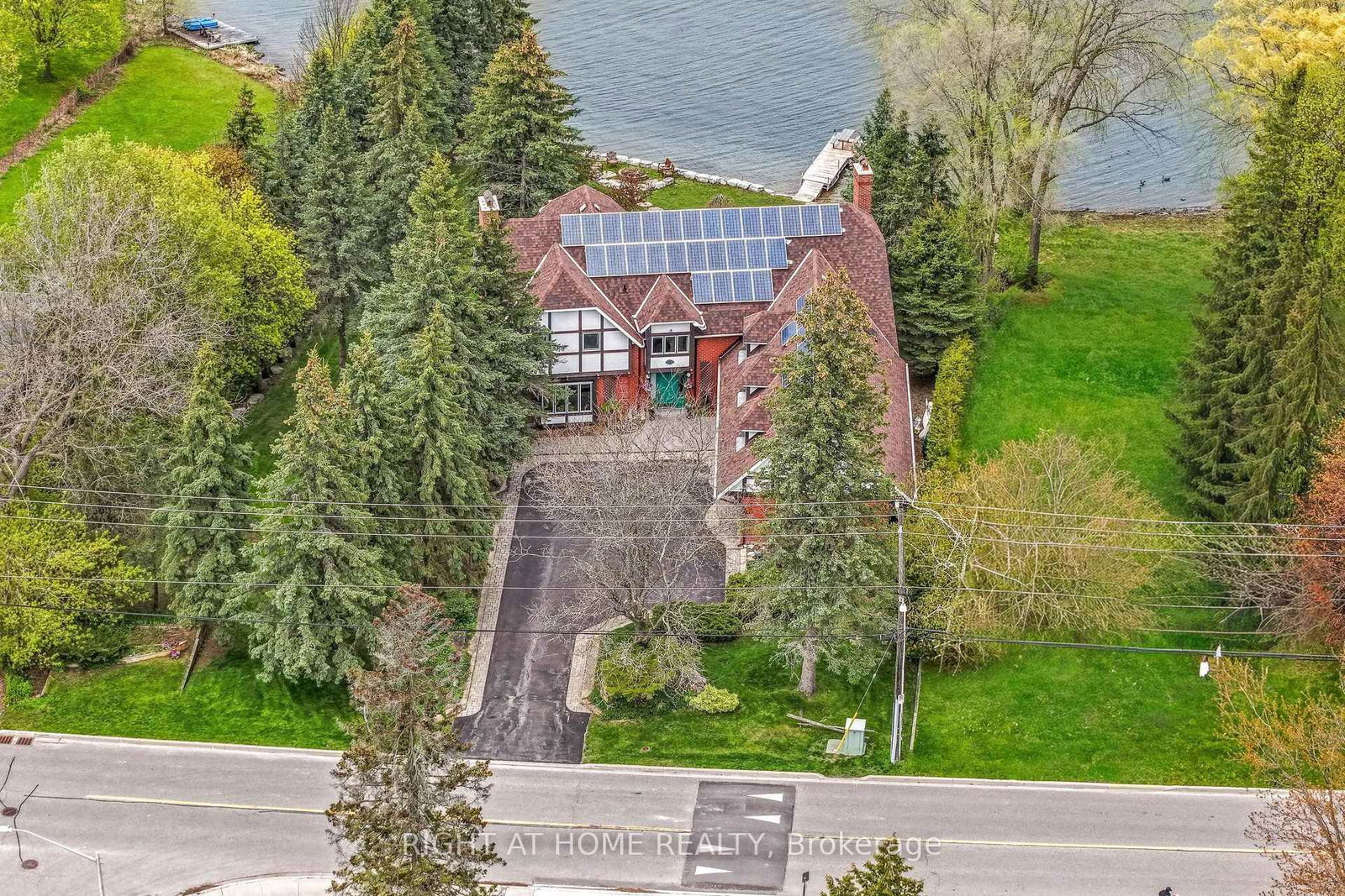 566 Sunset Beach Road • Richmond Hill, ON photo 2
